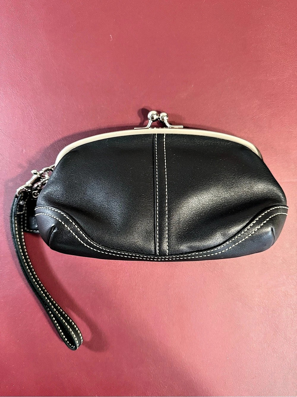 Vintage Coach Soho Black Leather Kisslock Wristlet